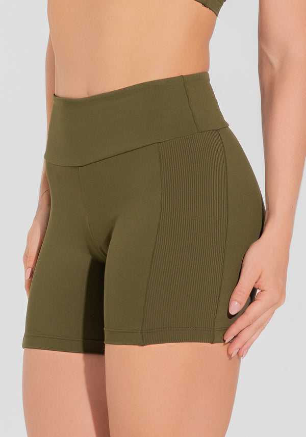 Short Fitness Feminino Com Lateral Canelada Motion Lines Dlk Verde Oliva