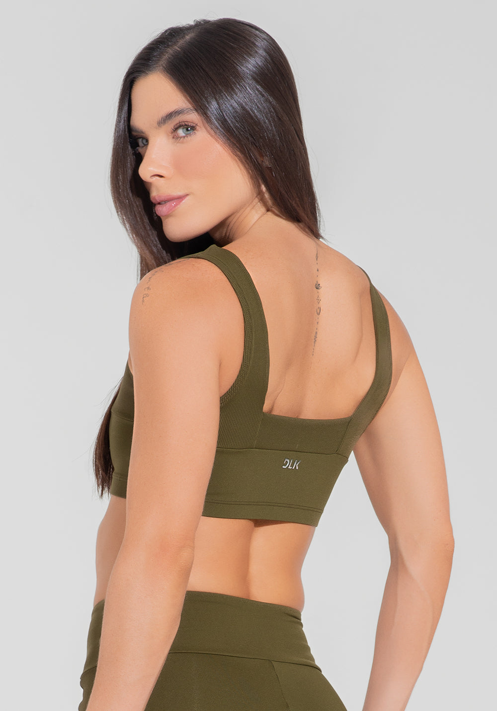 Top Fitness Feminino Decote Quadrado Com Detalhe Canelado Motion Lines Dlk Verde Oliva