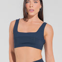 Top Fitness Feminino Decote Quadrado Com Detalhe Canelado Motion Lines Dlk Azul Marinho
