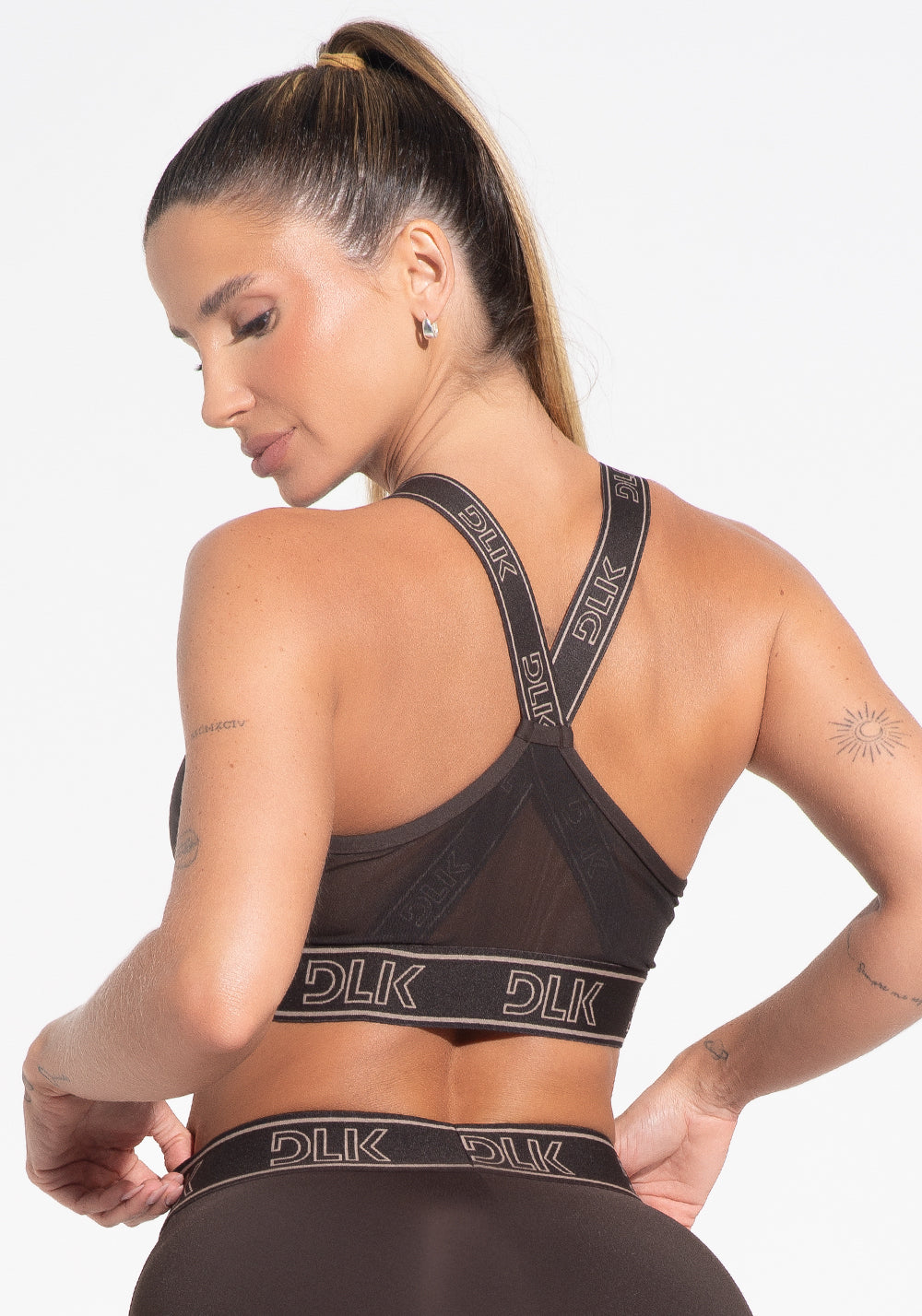 Top Fitness Feminino Com Bojo E Alças De Elástico Com Tule Nas Costas Activity Dlk Marrom Café