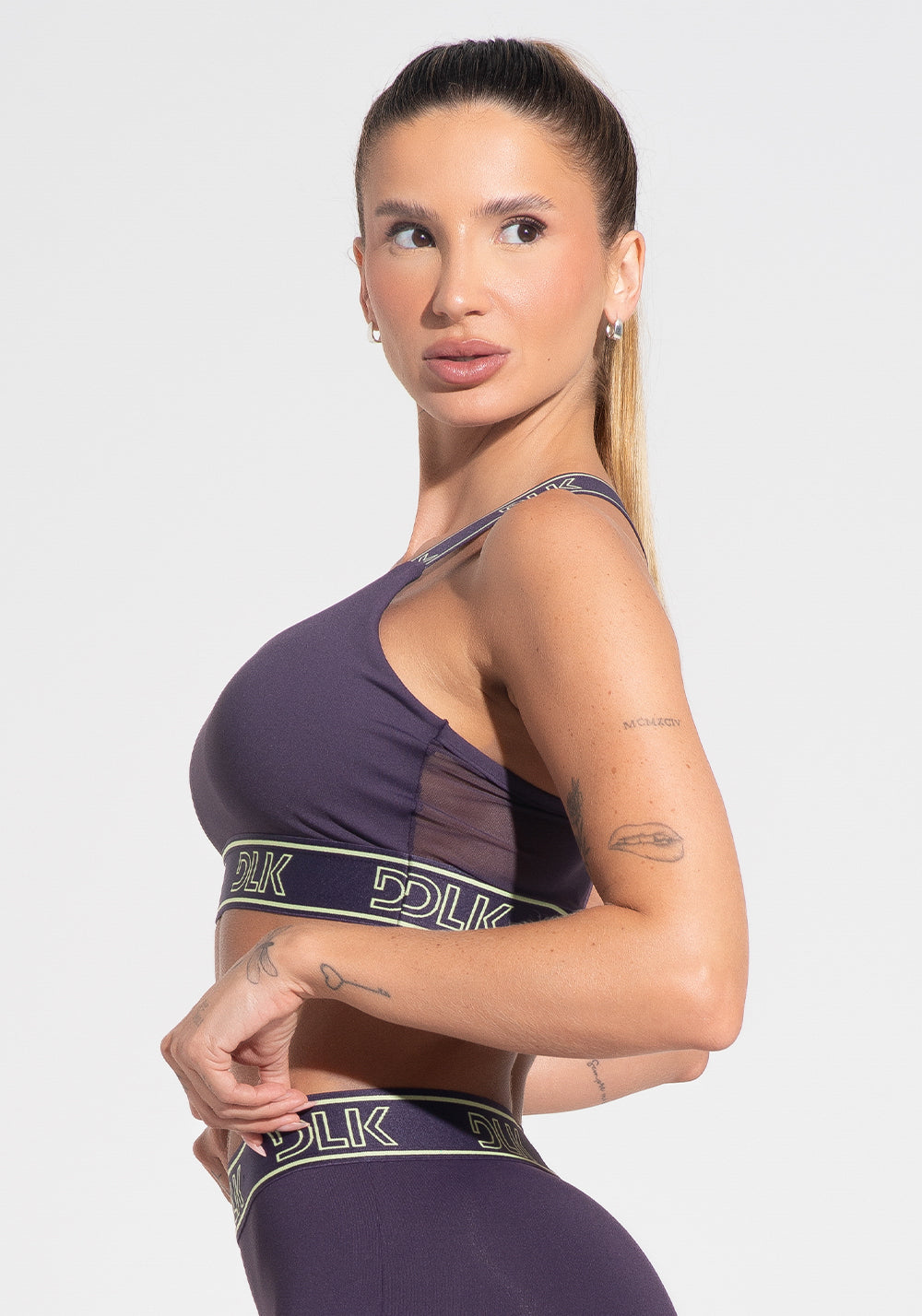 Top Fitness Feminino Com Bojo E Alças De Elástico Com Tule Nas Costas Activity Dlk Roxo