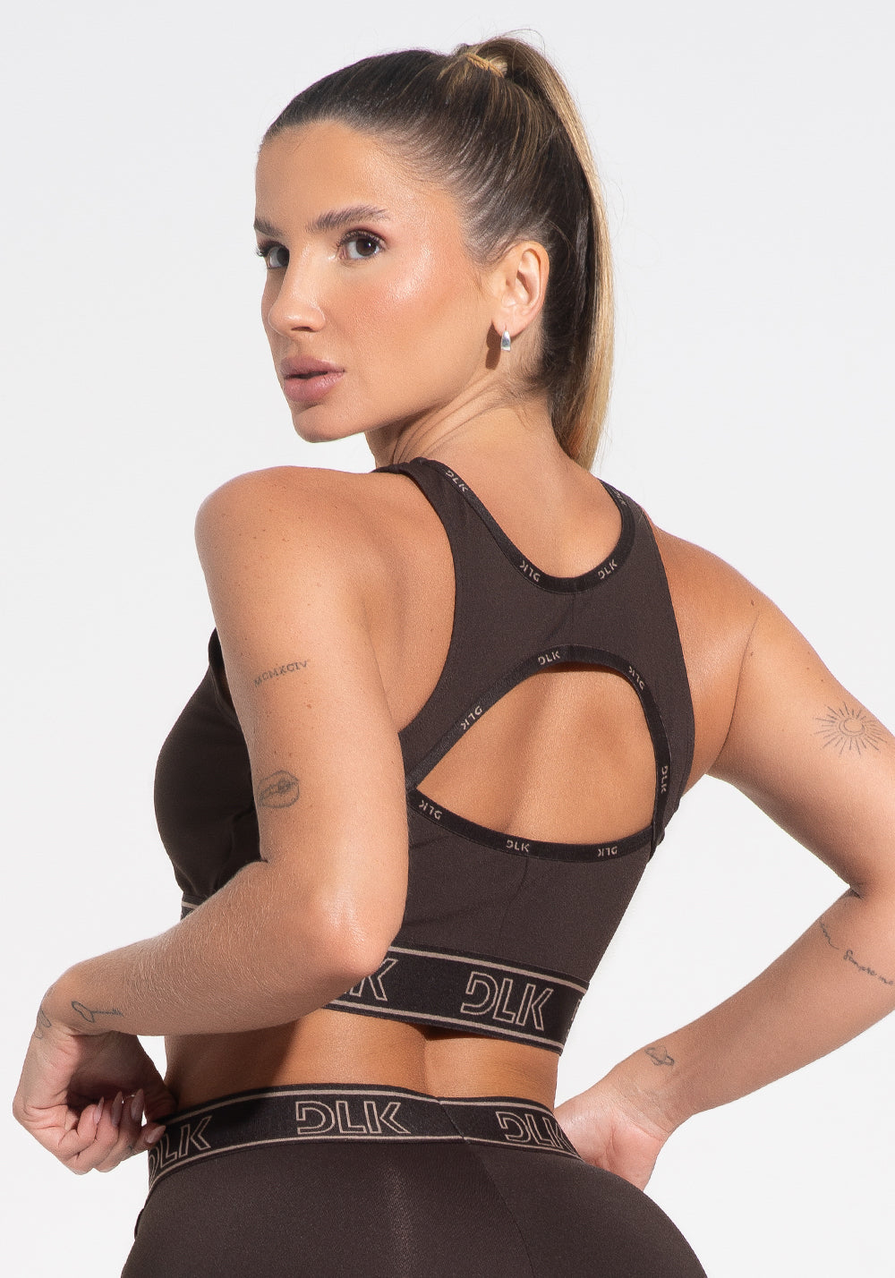 Top Fitness Feminino Com Bojo E Costas Vazadas Com Elástico Activity Dlk Marrom Café