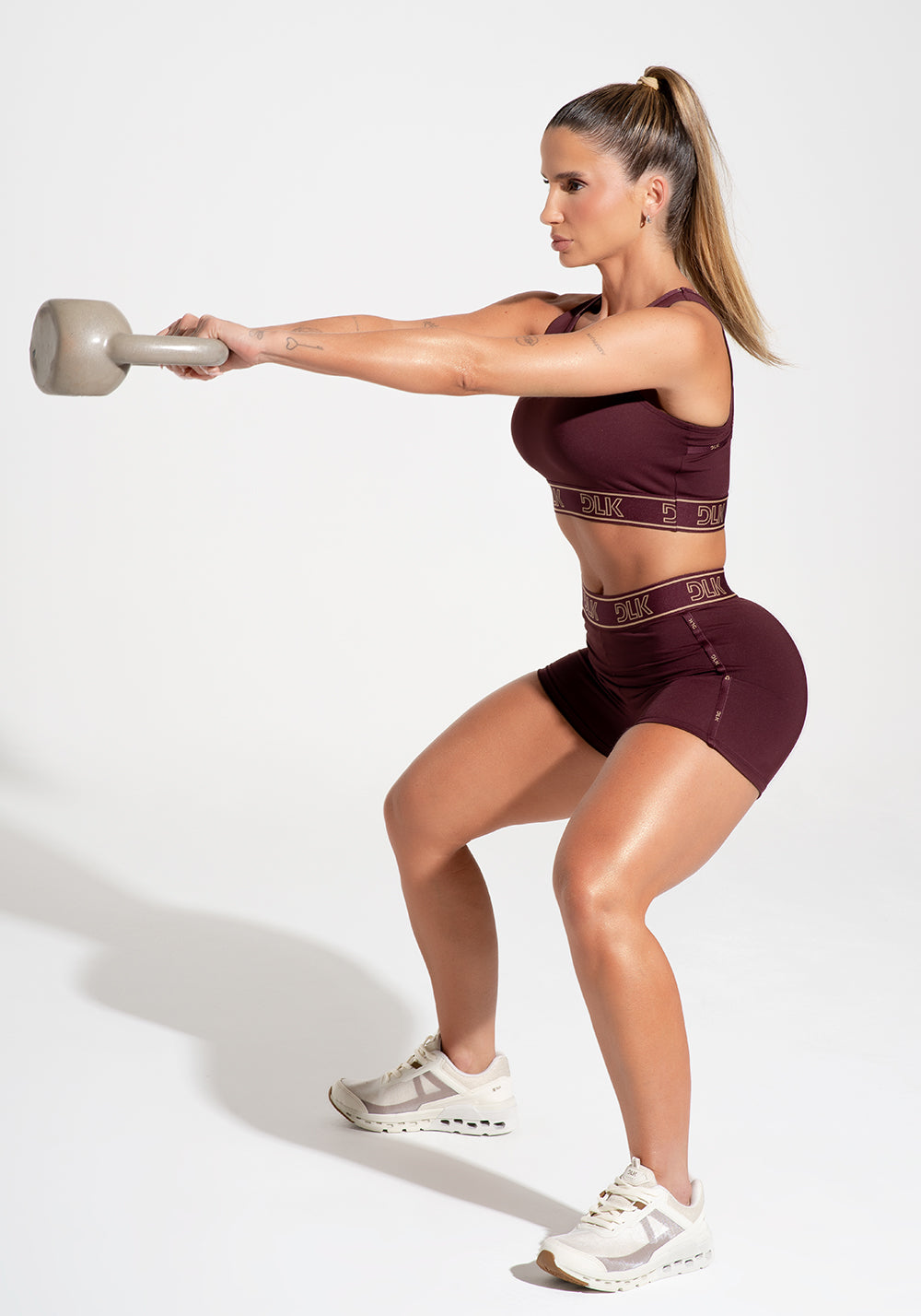 Short Fitness Feminino Com Elásticos No Cós E Na Lateral Activity Dlk Vinho