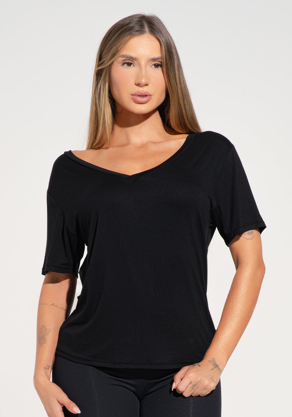 Blusa Feminina Com Decote V E Tira Nas Costas Básica Dlk Preto
