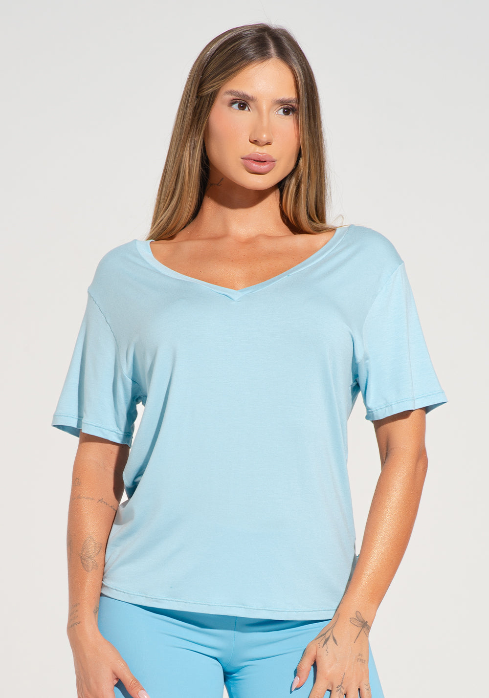 Blusa Feminina Com Decote V E Tira Nas Costas Básica Dlk Azul