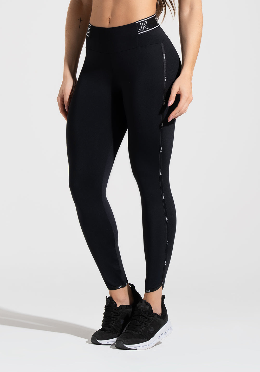 Legging Fitness Feminina com Elástico No Cós e Na Lateral Activity+ Dlk Preto e Branco