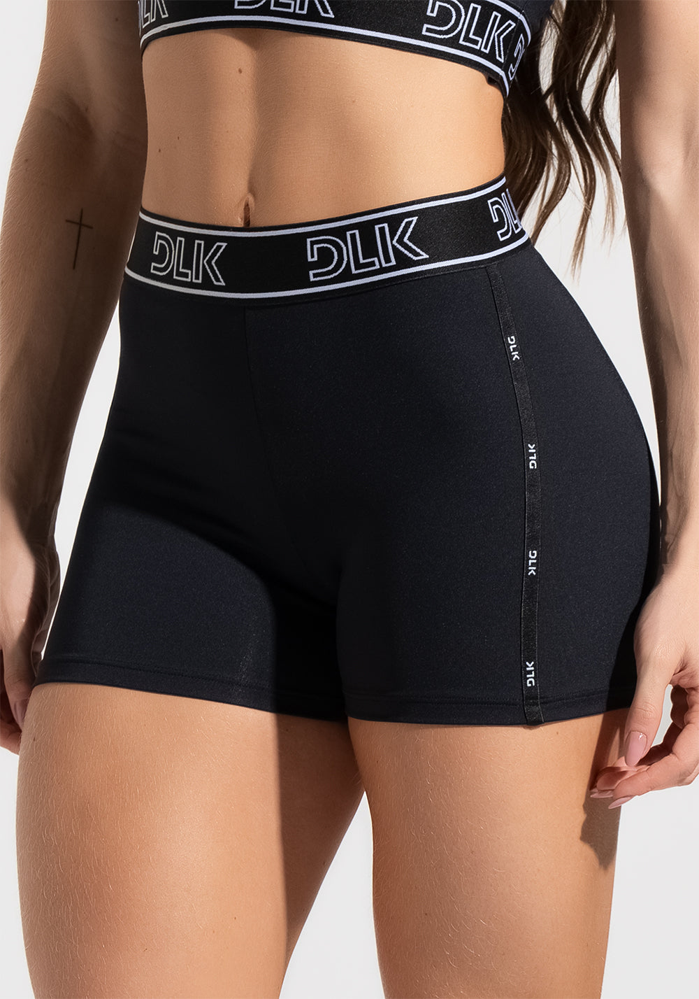 Short Fitness Feminino com Elásticos No Cós e Na Lateral Activity+ Dlk Preto e Branco