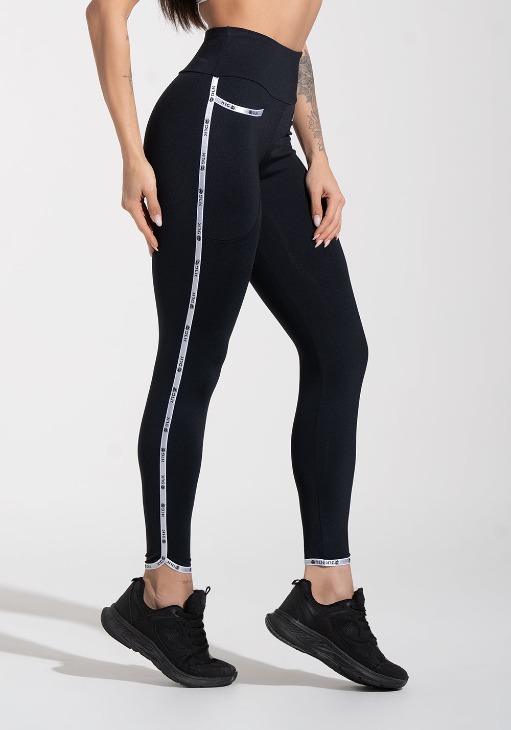 Legging Fitness Feminina com Bolsos e Elástico Athletic Dlk Preto