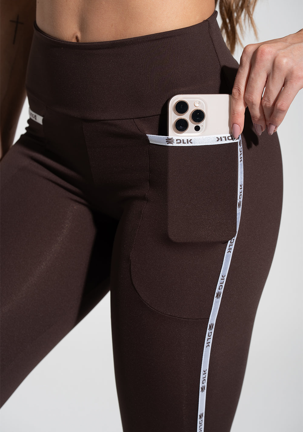 Legging Fitness Feminina com Bolsos e Elástico Athletic Dlk Marrom
