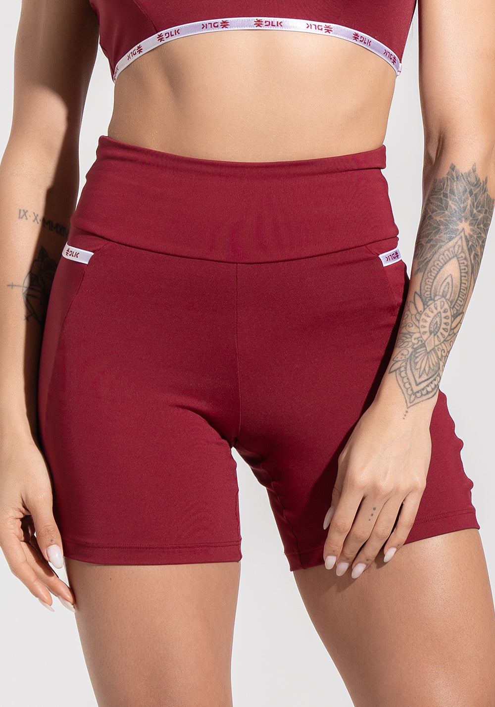Short Fitness Feminino com Bolsos e Elástico Athletic Dlk Vermelho Cereja
