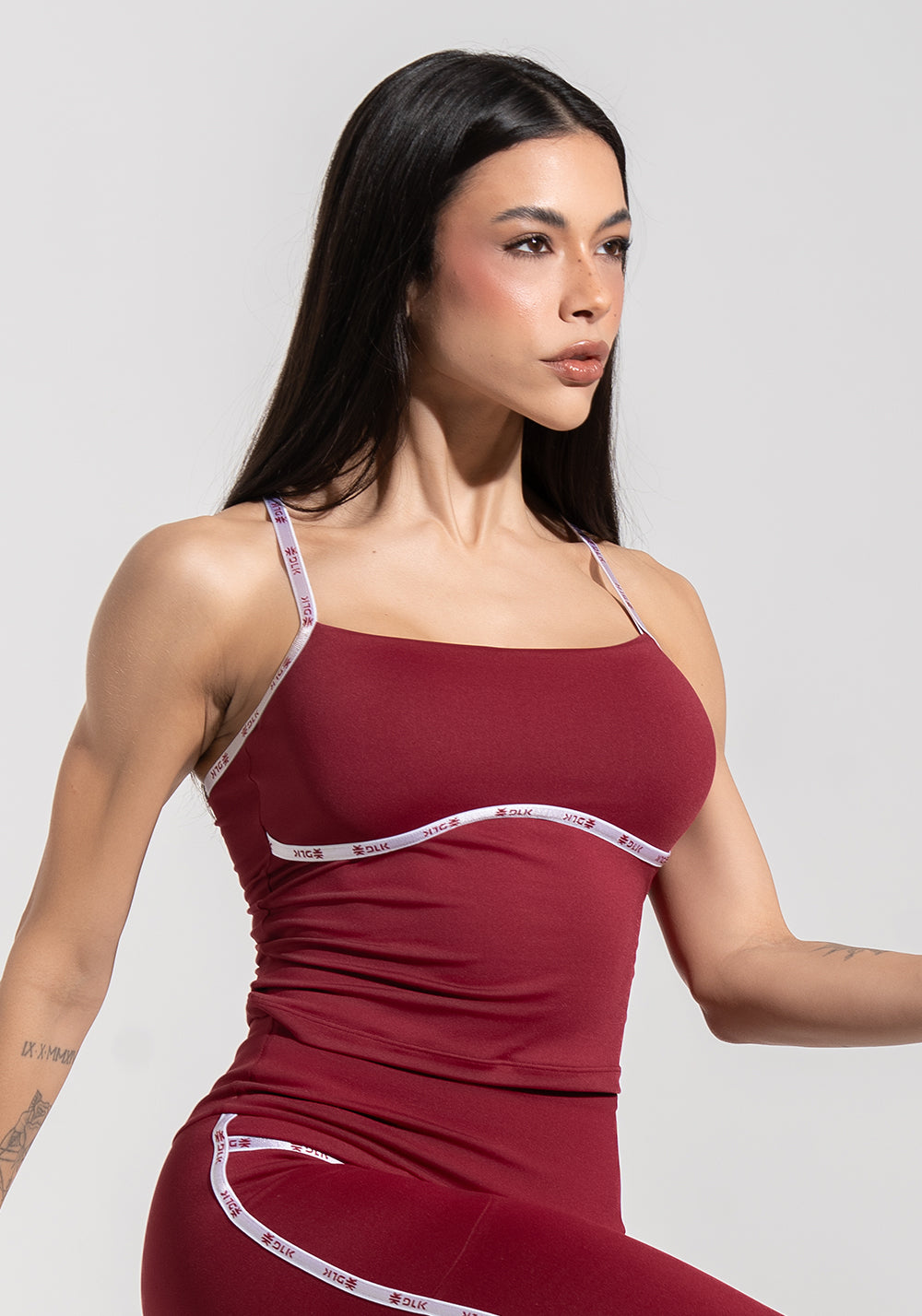 Top Alongado Fitness com Alças Cruzadas de Elástico Athletic Dlk Vermelho Cereja