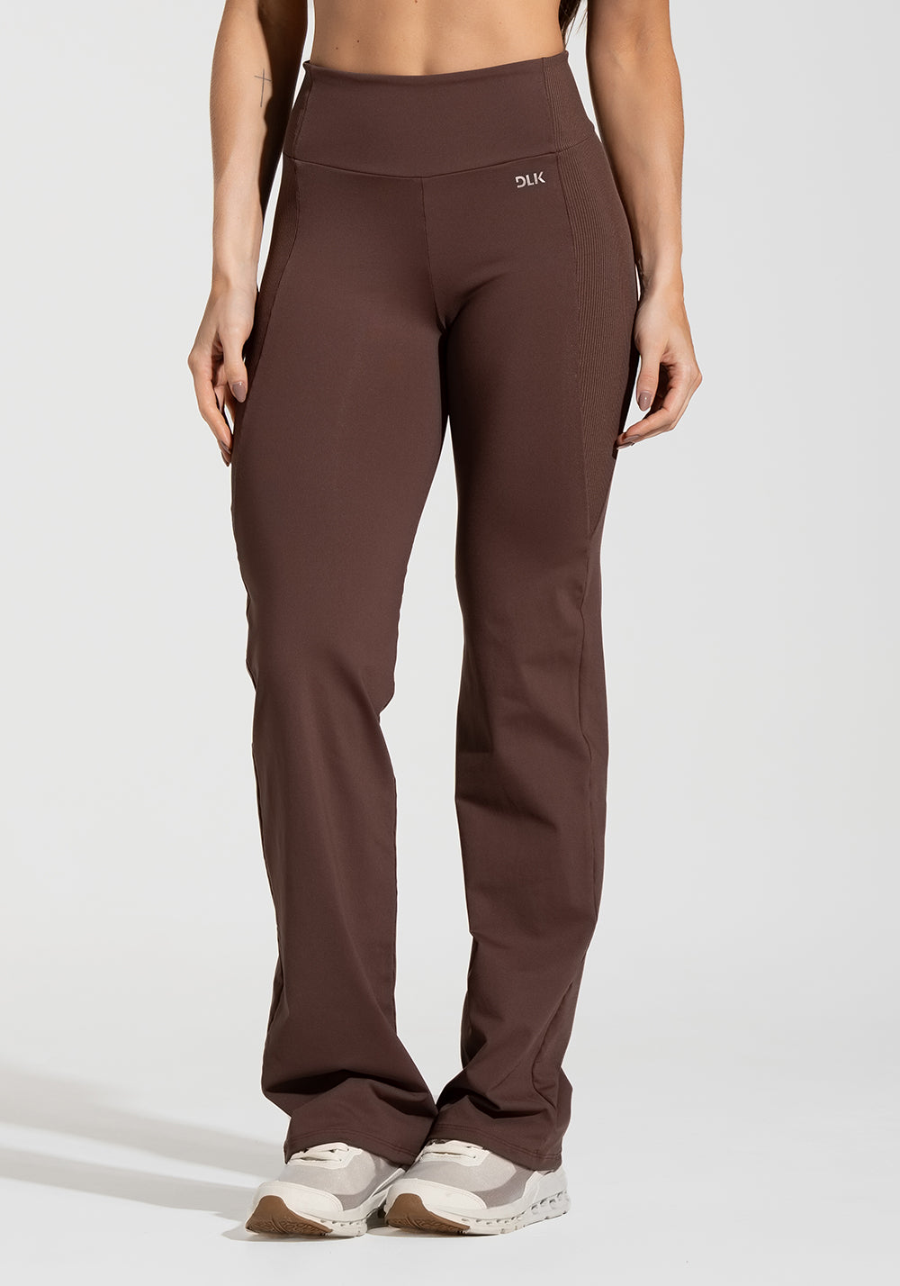 Calça Flare Fitness com Detalhe Canelado Motion Lines Dlk Marrom