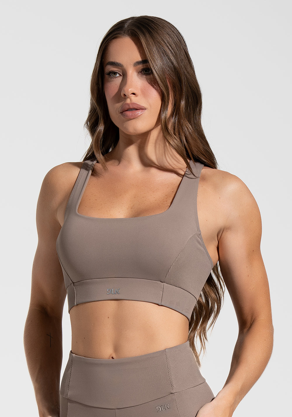 Top Fitness Feminino Nadador Anatômico com Detalhe Canelado Motion Lines Dlk Cáqui