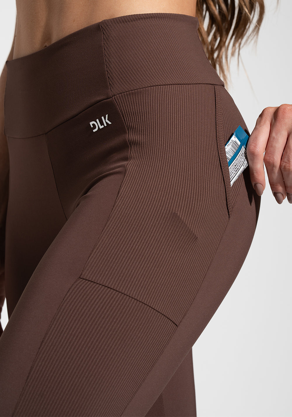 Legging Fitness Feminina com Bolsos e Detalhe Canelado Motion Lines Dlk Marrom