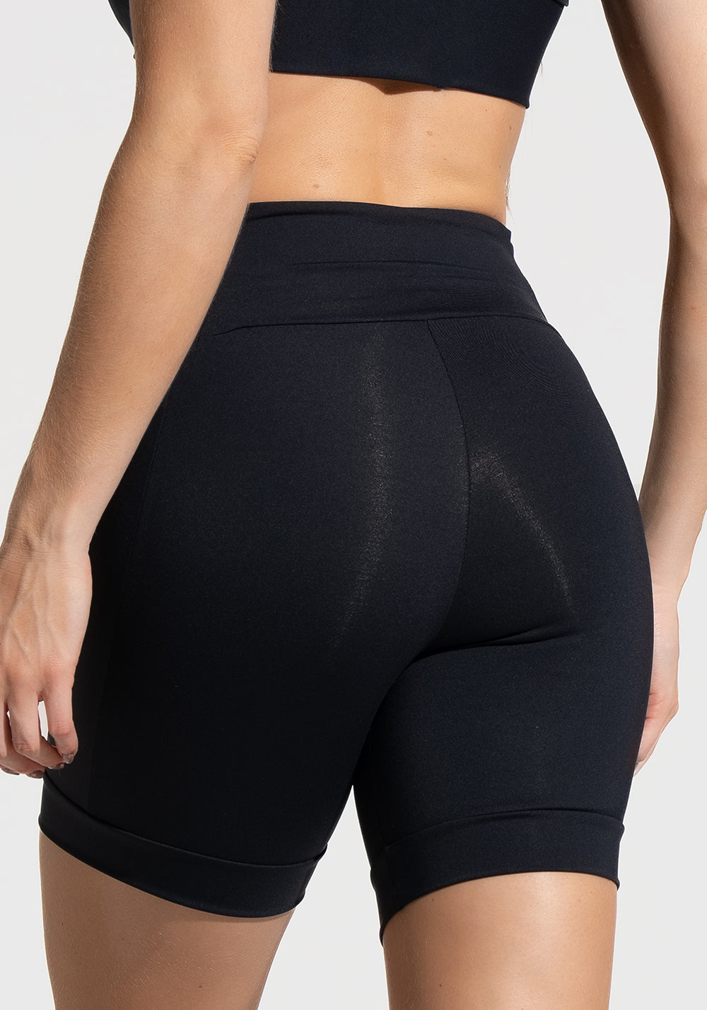 Bermuda Fitness Feminina com Bolsos Funcionais Soul Dlk Preto