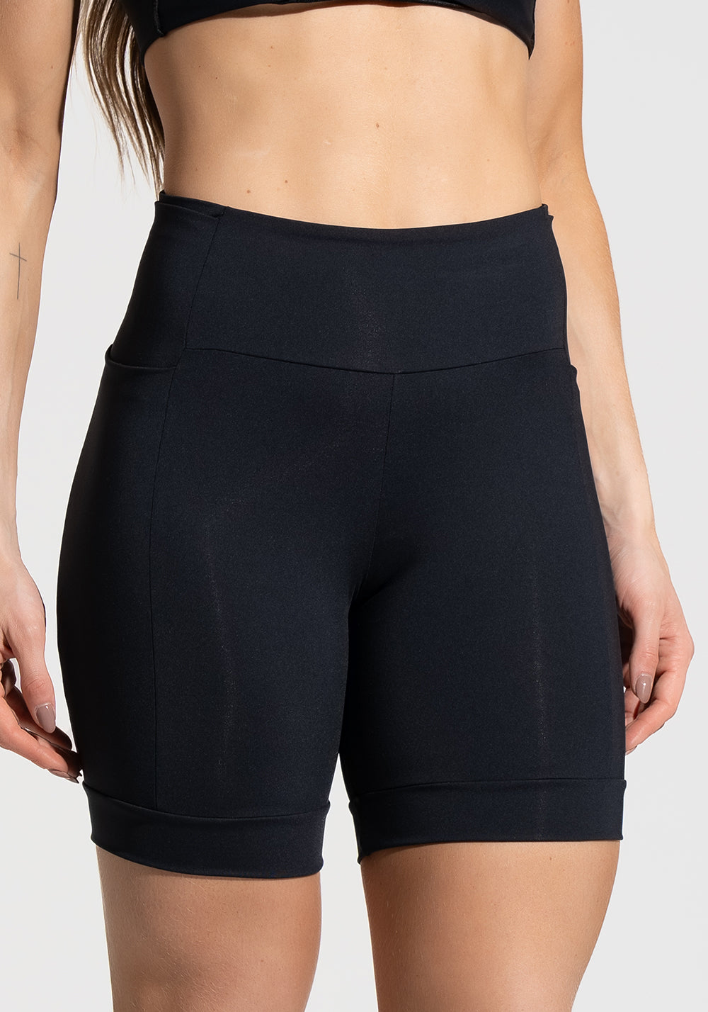 Bermuda Fitness Feminina com Bolsos Funcionais Soul Dlk Preto