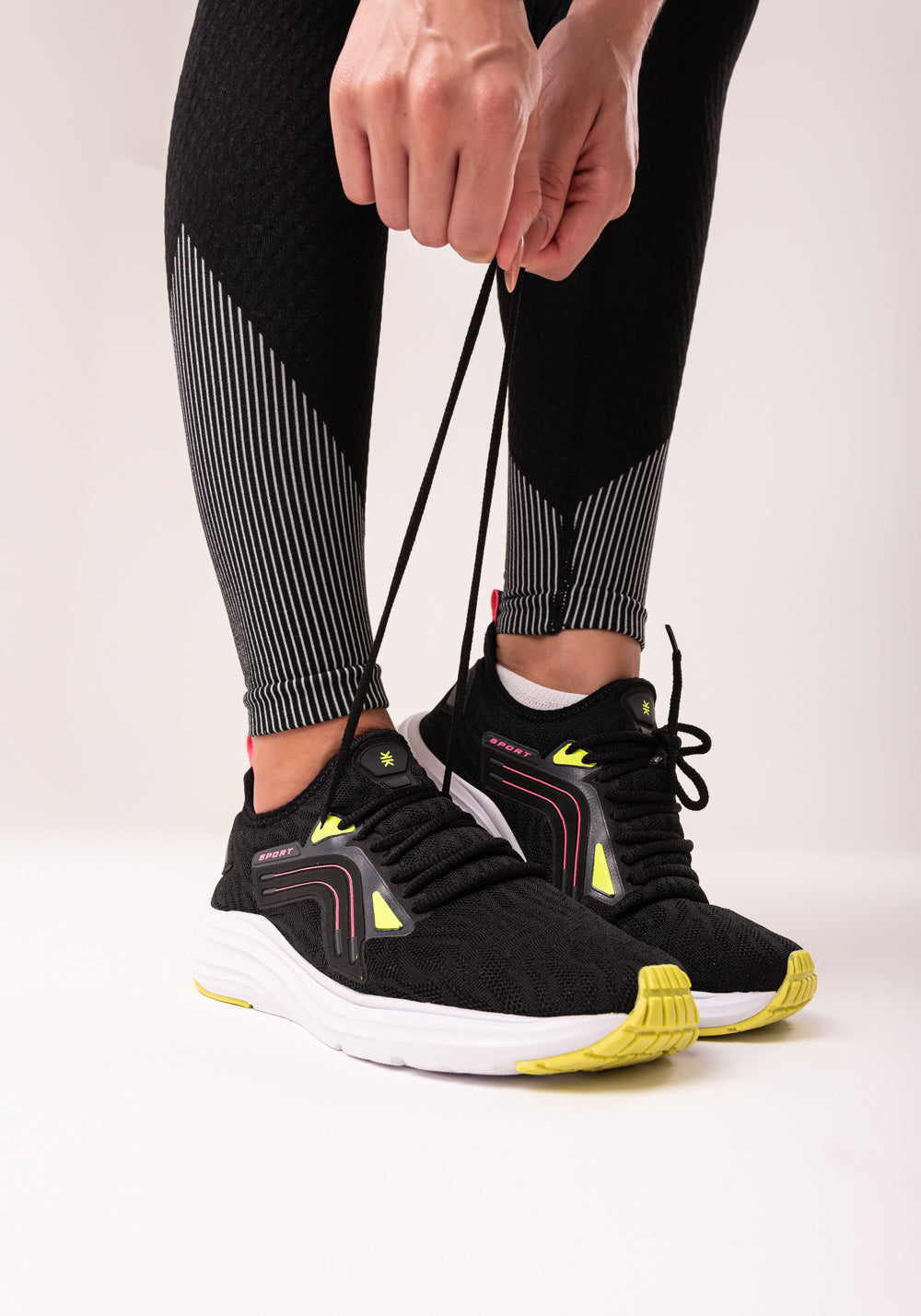 Tênis Esportivo Feminino Preto Com Branco Dlk