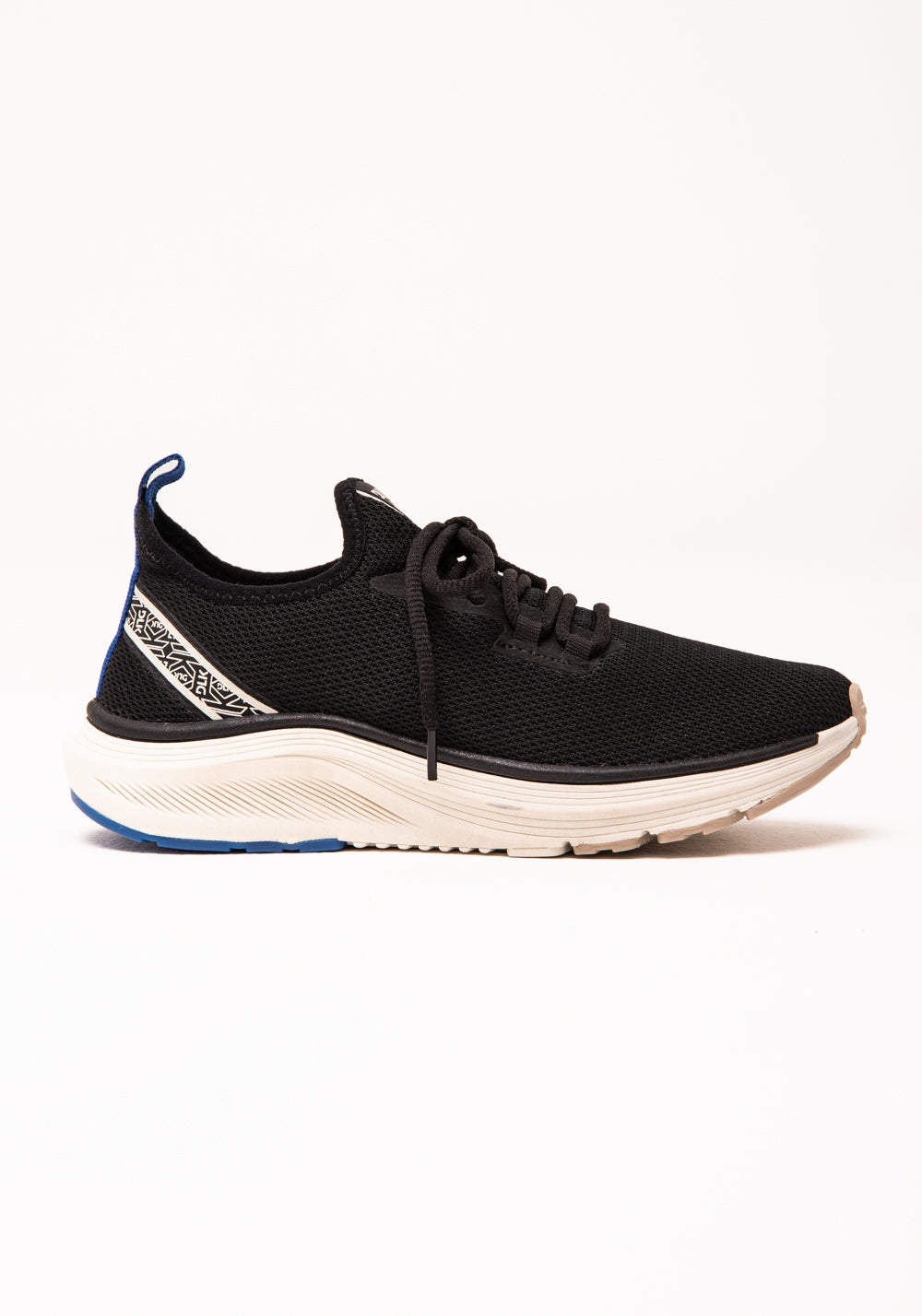 Tênis Esportivo Preto E Branco Com Dois Cadarços Dlk