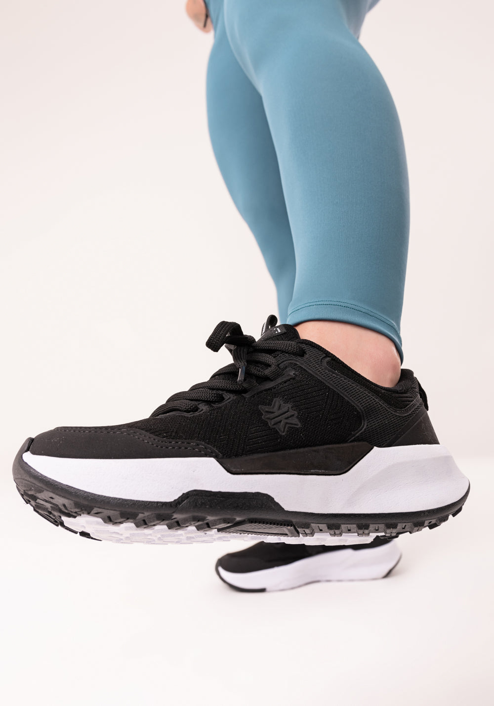 Tênis Esportivo Feminino Sola Alta Preto Dlk