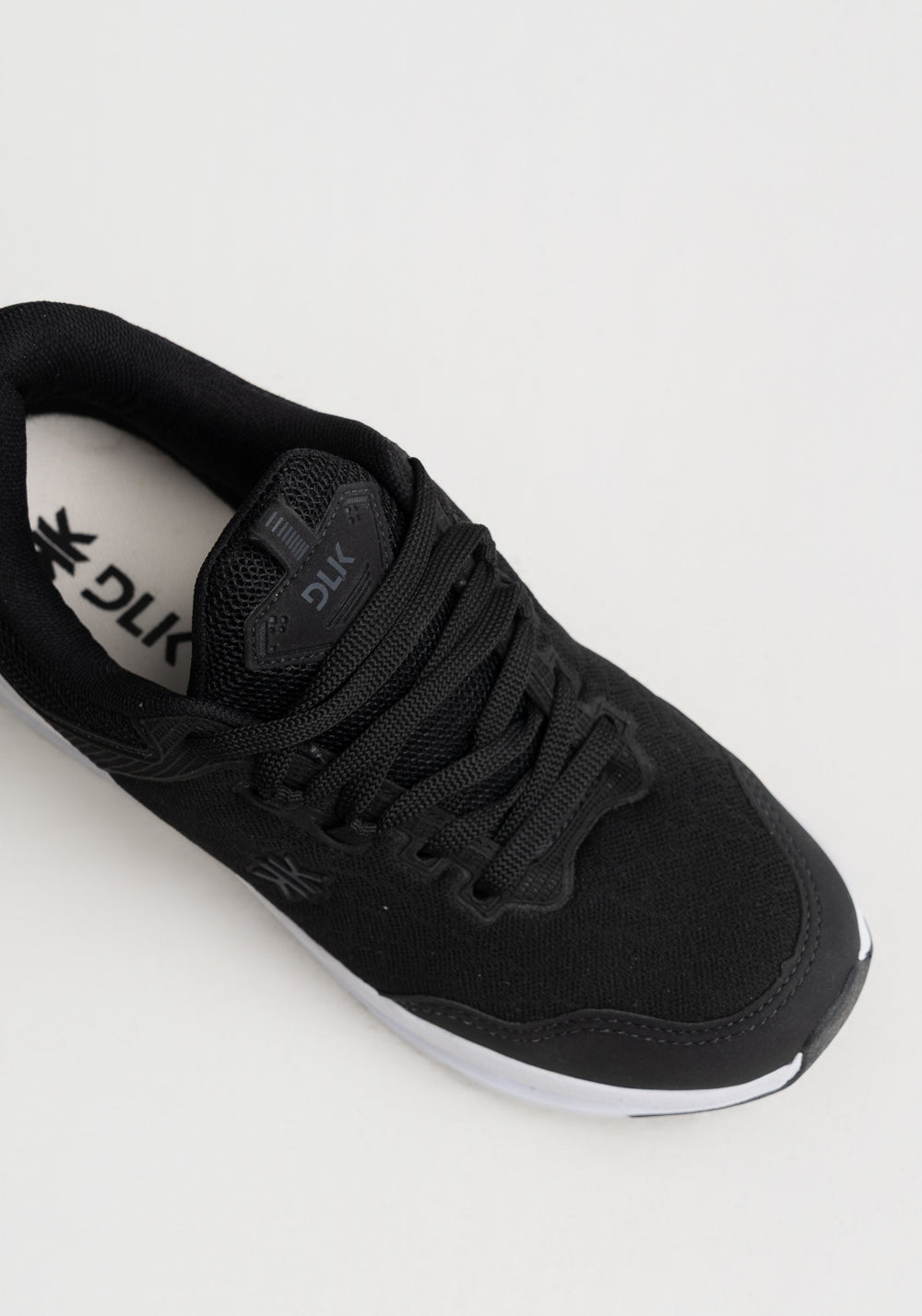Tênis Esportivo Feminino Com Detalhe No Solado Dlk Preto