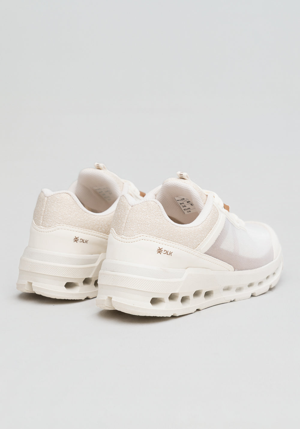 Tênis Esportivo Feminino com Detalhe No Solado Dlk Off White e Caramelo