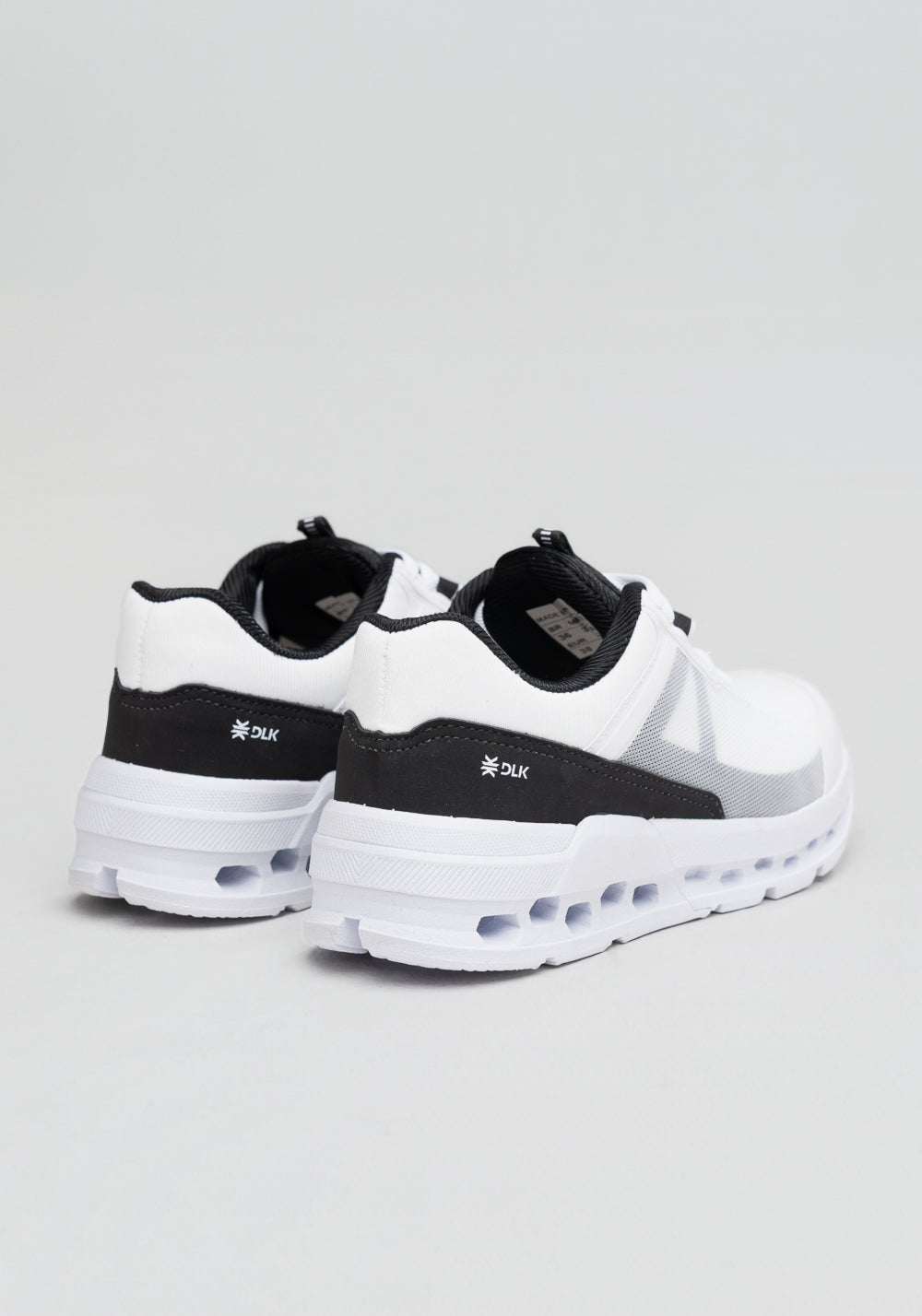 Tênis Esportivo Feminino Com Detalhe No Solado Dlk Branco E Preto
