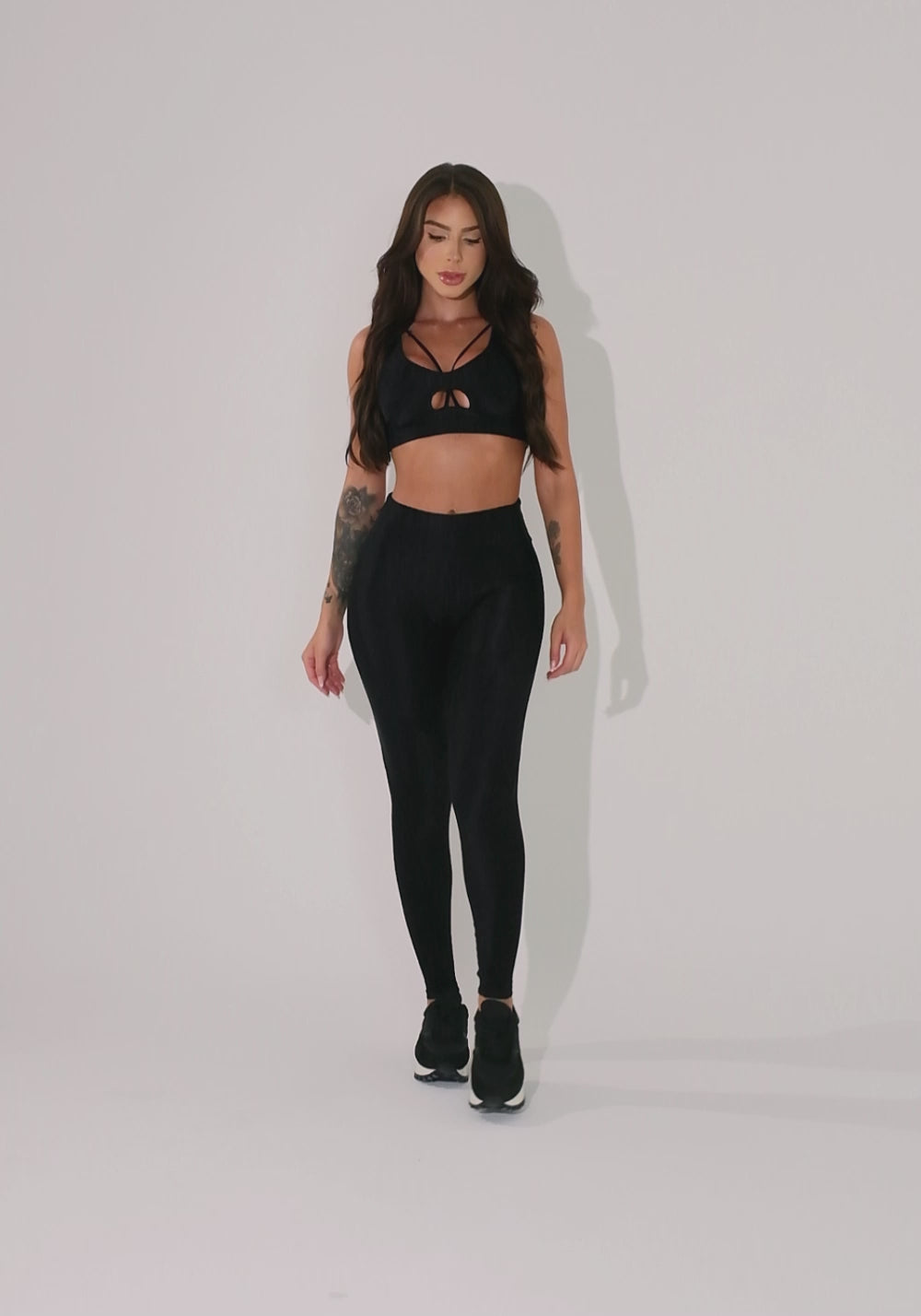 Top Fitness Feminino Preto Texturizado Cut-out Com Recortes Elegance Dlk