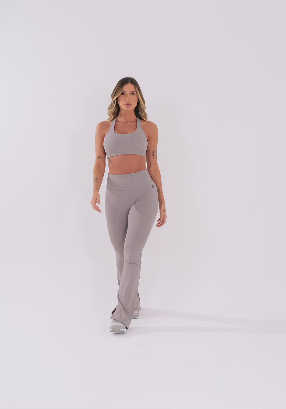 Top Fitness Feminino Nadador Cinza Com Recortes Oasis Dlk