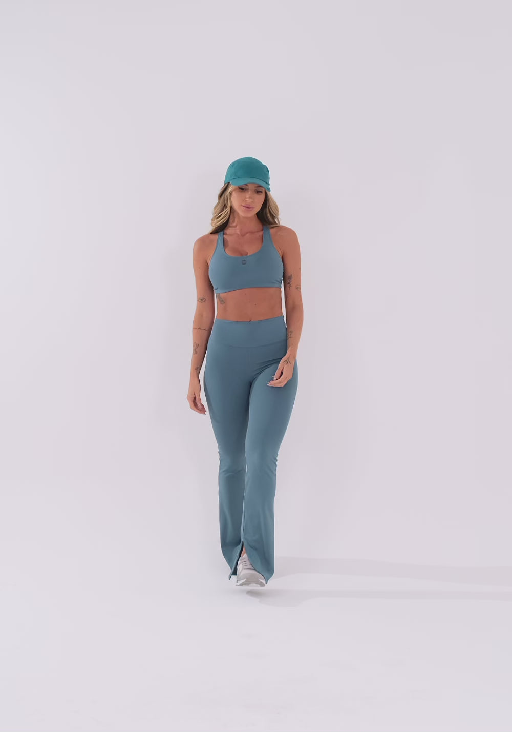 Boné Bordado Azul Dlk