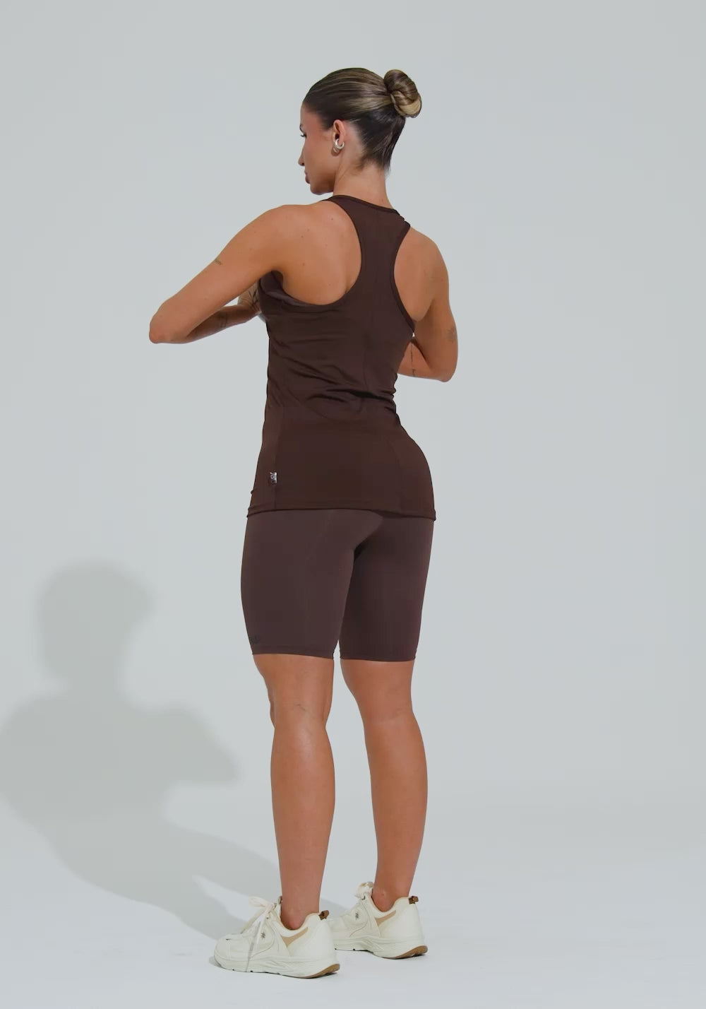 Camiseta Fitness Feminina Modelo Nadador Justa Soul Dlk Marrom