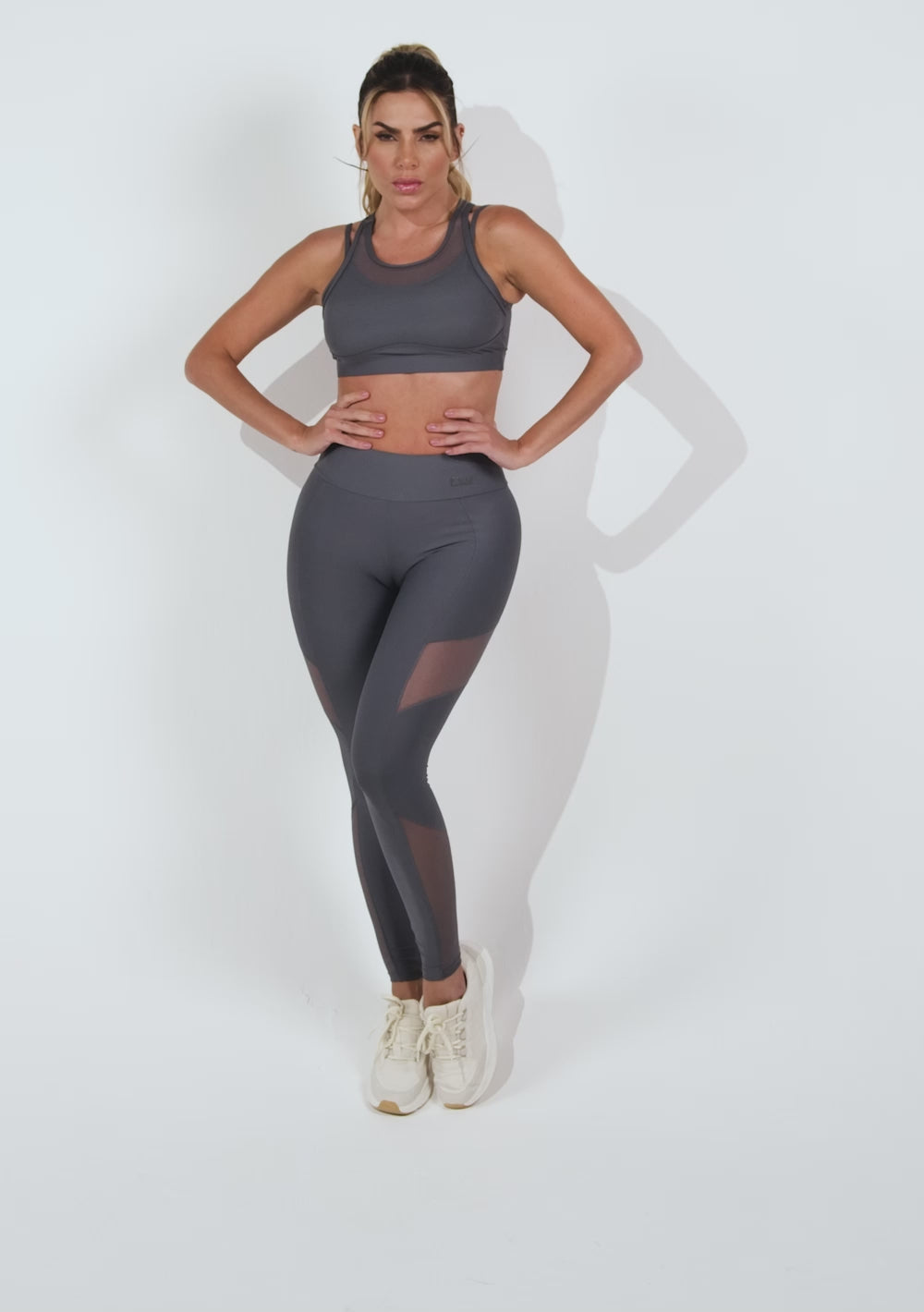 Legging Fitness Feminina Grafite Com Recortes Em Tule Intense Dlk