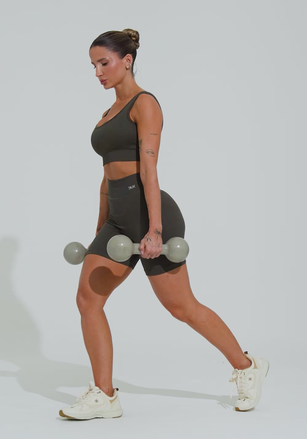 Bermuda Fitness Feminina Verde Oliva Canelada Com Cós Alto Seamless+ Dlk