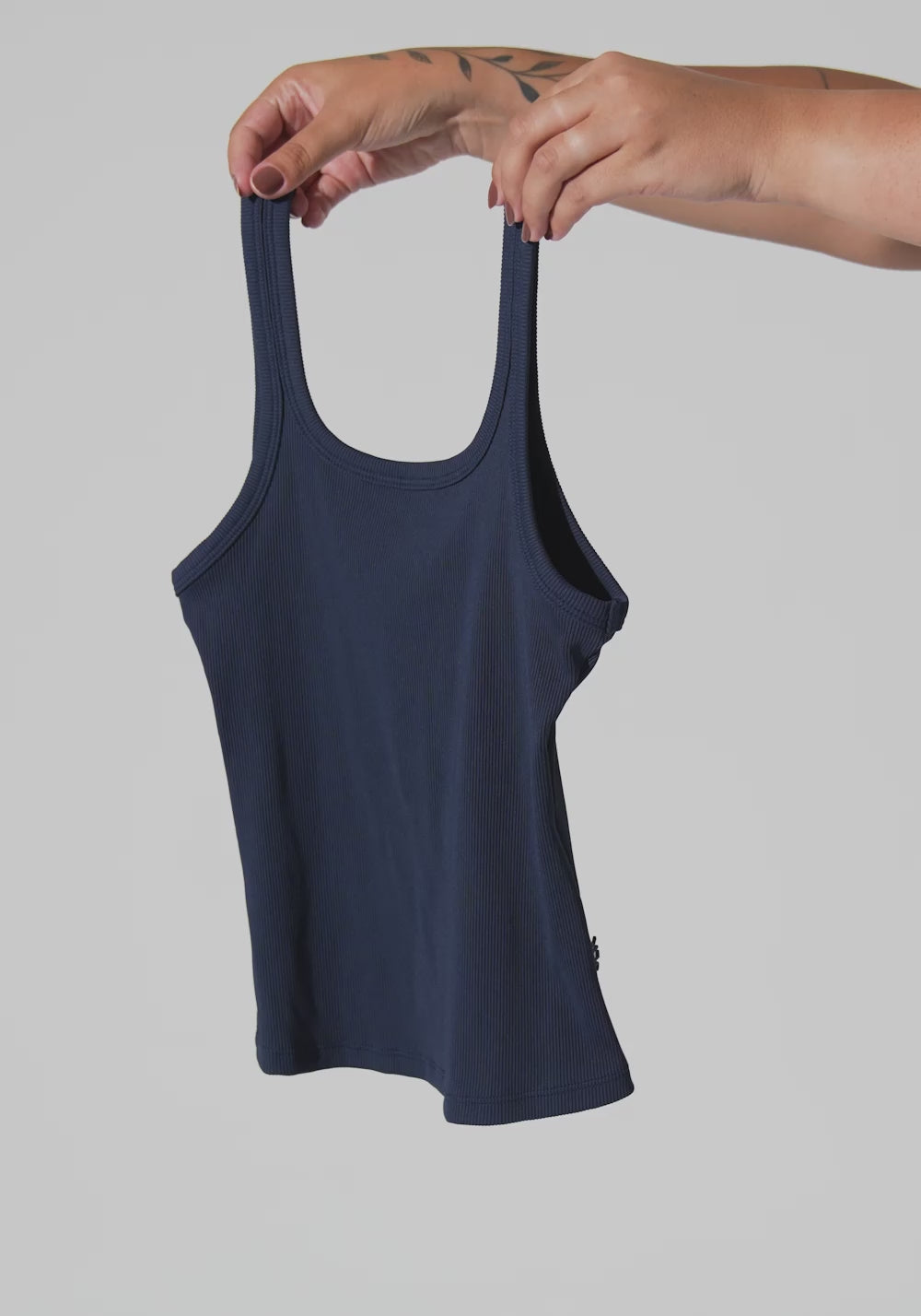 Camiseta Feminina Canelada Motion Lines Dlk Azul Marinho