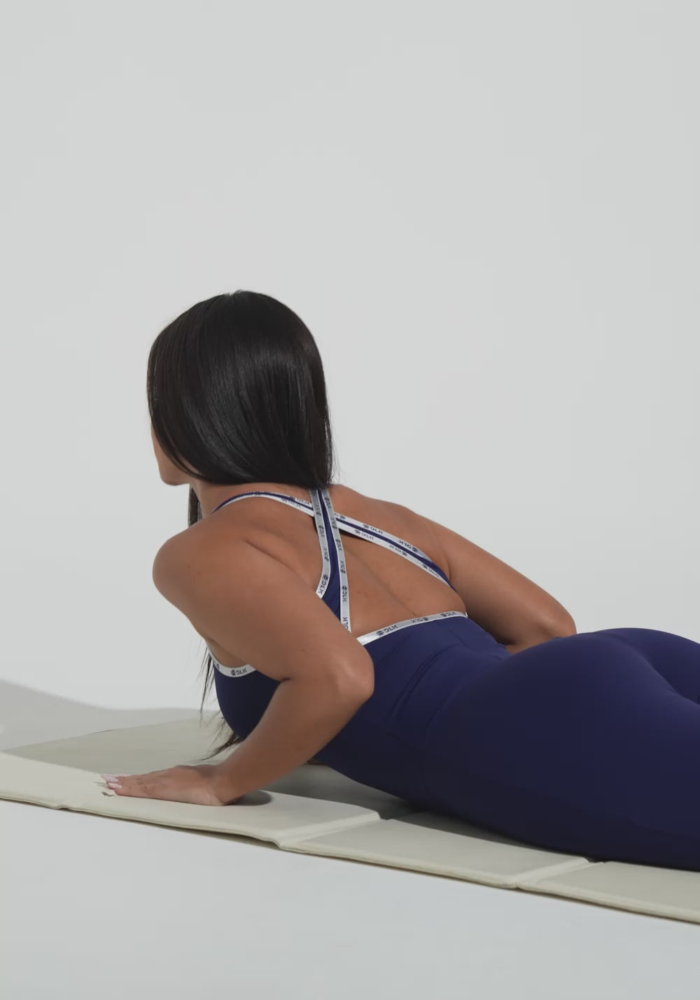 Macacão Fitness Feminino com Alças Cruzadas e Elástico Athletic Dlk Azul Marinho