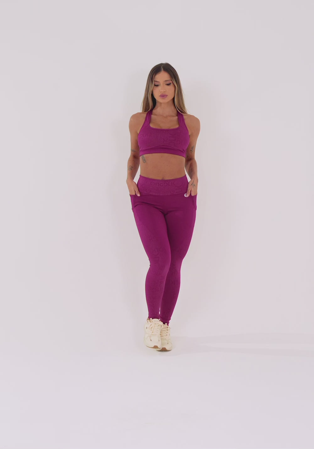 Legging Fitness Feminina Vinho Com Bolsos Logomania Reflections Dlk