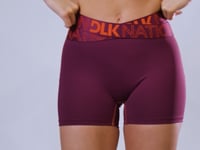 Short Nation Com Elástico Cruzado Vinho Dlk