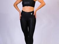 Top Um Ombro Shine Preto Texturizado Onça Dlk