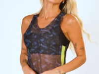 Camiseta Feminina Em Tule New Printed Estampada Com Abertura Lateral Abstrato Azul Dlk