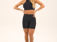 Bermuda Preta Com Recortes Básica Dlk