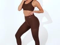 Top Fitness Feminino Nadador Marrom Com Recortes Em Tela Intense Dlk