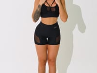 Top Fitness Feminino Preto Com Tiras Frontais E Detalhe Em Tule Intense Dlk