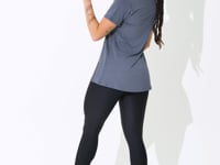 Blusa Fitness Feminina Cinza Chumbo Viscolycra Com Silk Intense Dlk