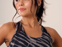 Macacão Curto Fitness Feminino Euphoria Com Recortes Em Tule Estampa Brush Black Dlk