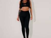Top Fitness Feminino Preto Texturizado Cut-out Com Recortes Elegance Dlk