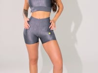 Short Fitness Feminino Cinza Texturizado Com Recortes Elegance Dlk