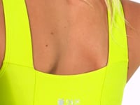 Top Fitness Feminino Lima Com Decote Reto E Recortes Action Dlk