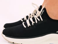 Tênis Esportivo Preto E Branco Com Dois Cadarços Dlk
