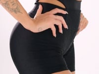 Short Fitness Feminino Preto Logomania Cut-out Com Recortes Flow Dlk