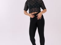 Cropped De Tule Feminino Com Manga Preto E Verde Logomania Flow Dlk