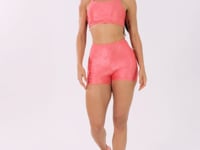 Short Fitness Feminino Coral Logomania Com Recortes E Bolsos Flow Dlk